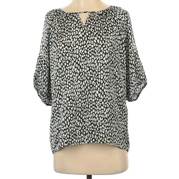 Express Black White Printed Slit Sleeve Blouse - Picture 2 of 8